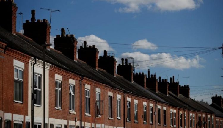 أسعار المنازل في بريطانيا تتراجع لأدنى مستوى منذ 7 سنوات