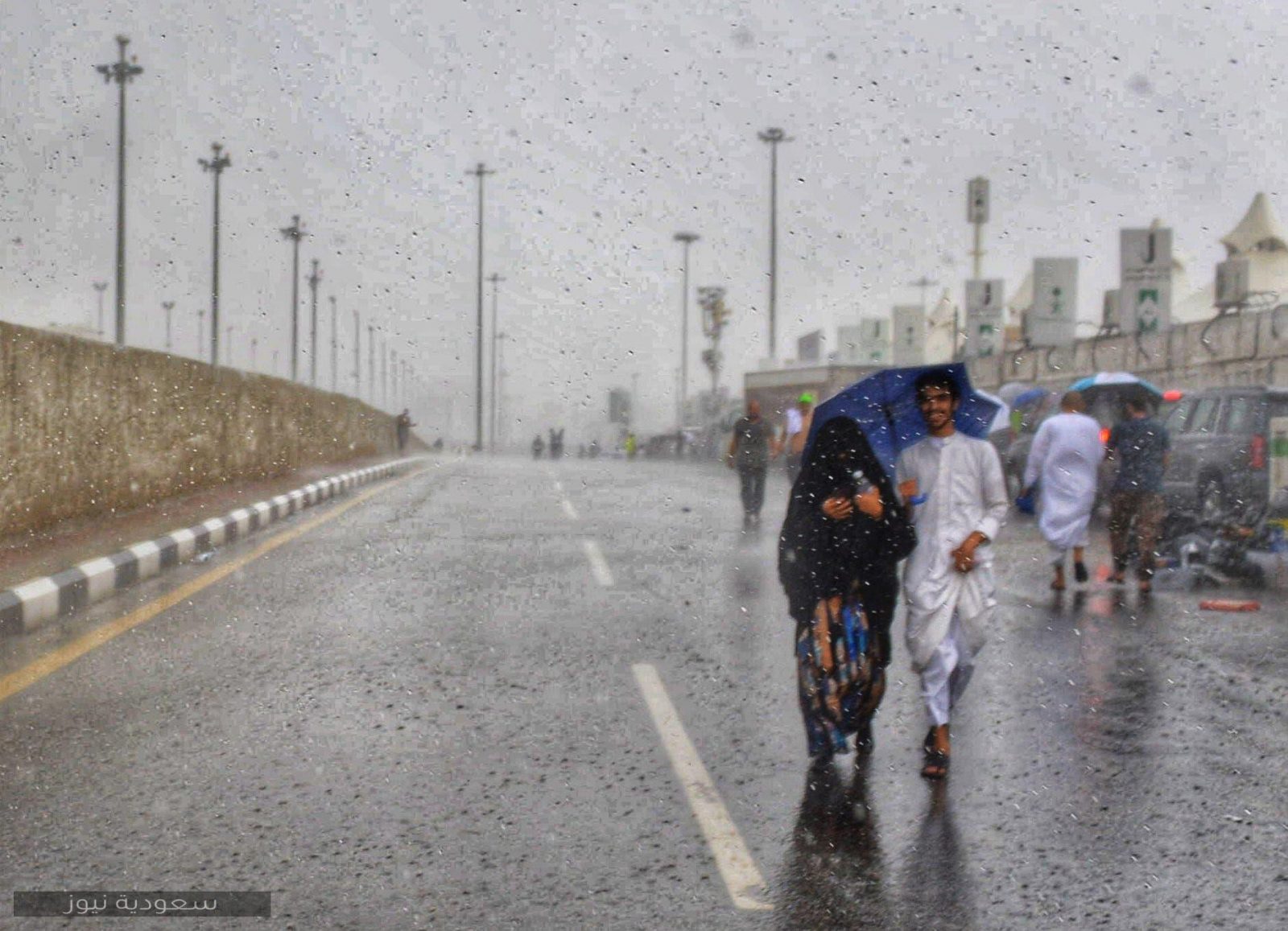 احذروا الأمطار غدا.. عبد العزيز الحصيني يتوقع طقس الأربعاء