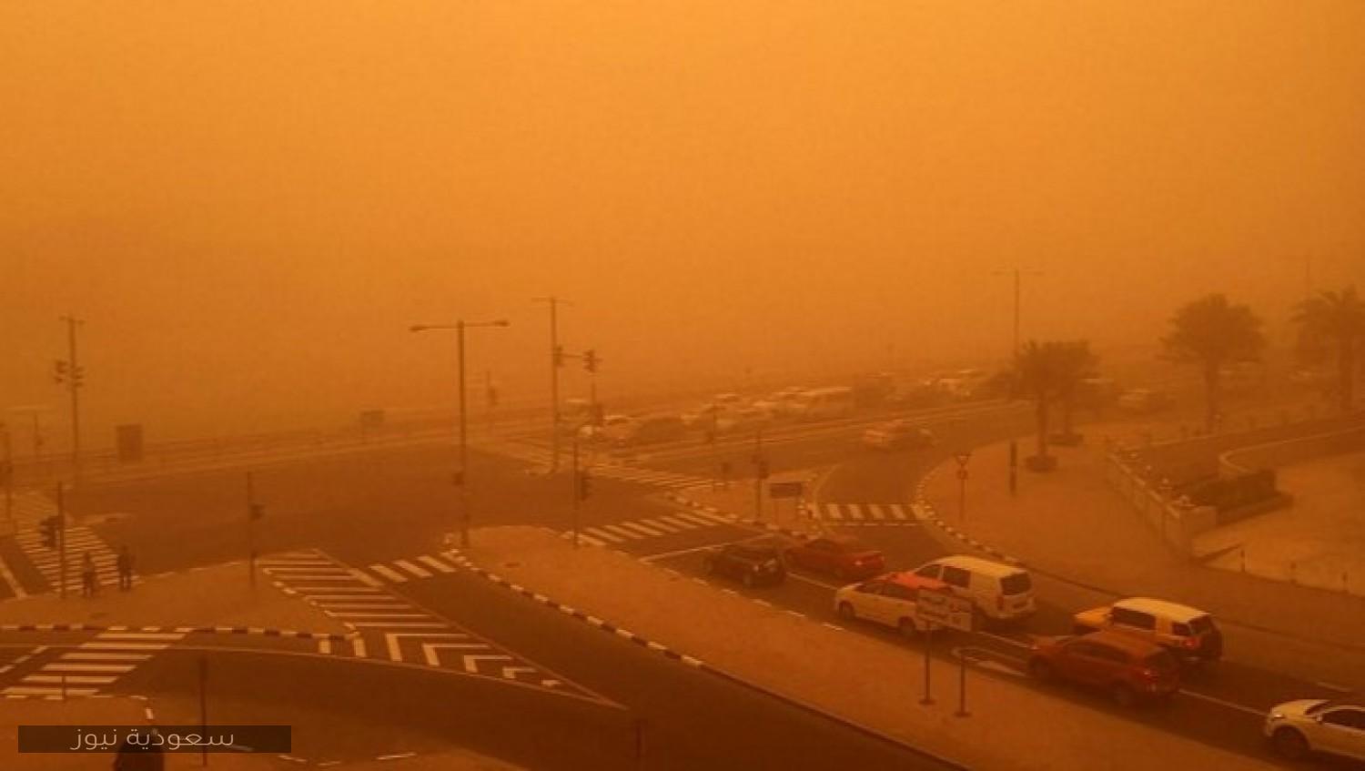 “السفر خطر”.. عاصفة رملية تضرب مناطق عديدة في السعودية (فيديو)