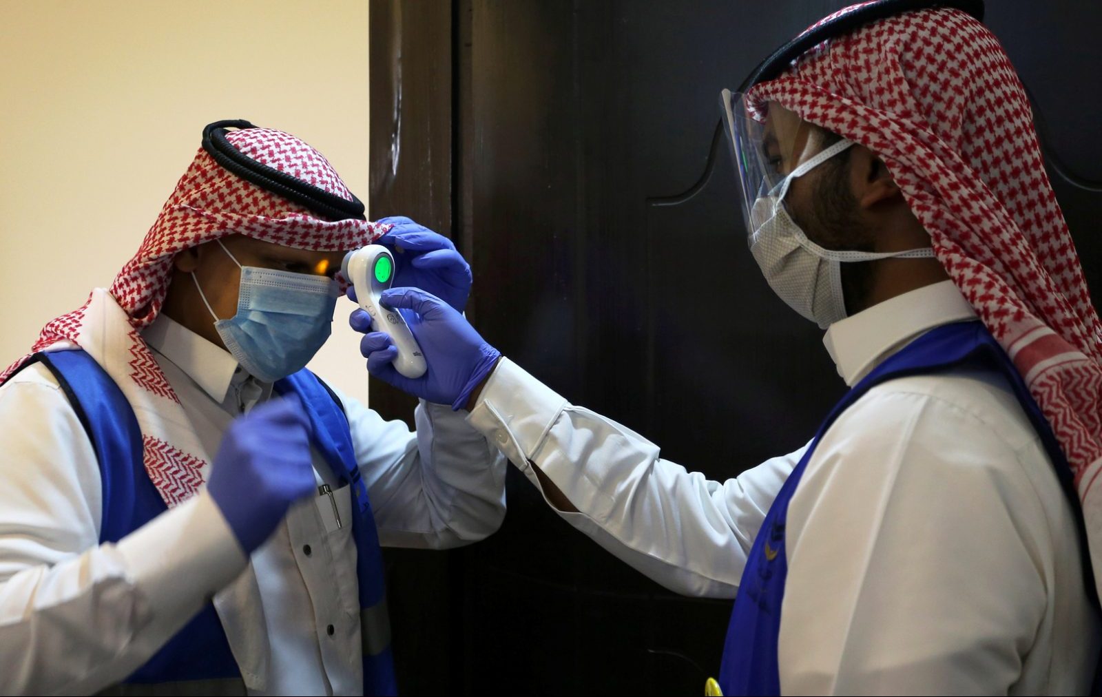 للحصول على لقاح كورونا.. “الصحة السعودية” تدعو للتسجيل في هذا التطبيق