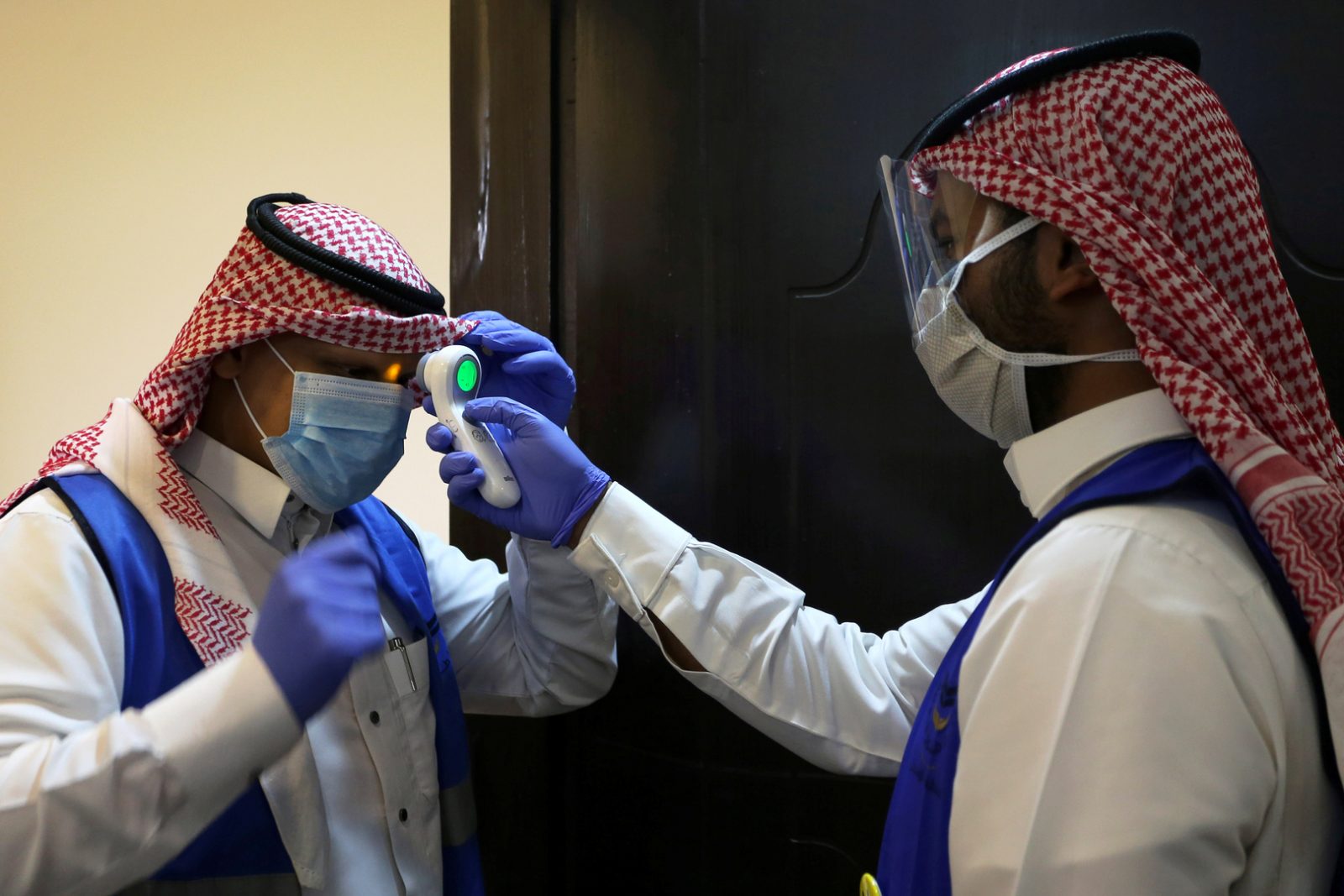 لمواجهة وباء كورونا.. السعودية تقرر استمرار العمل بالإجراءات الاحترازية وإيقاف الأنشطة 30 يوماً