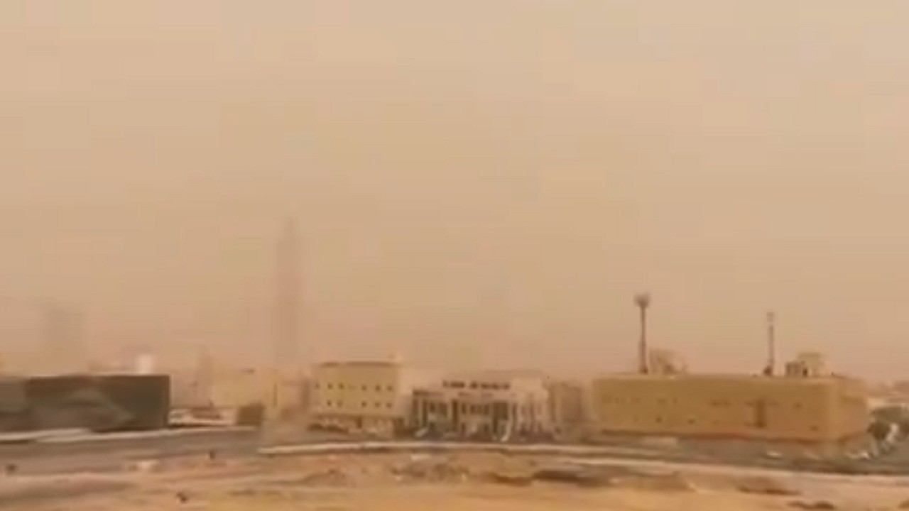 موعد نهاية موجة الغبار التي تضرب الرياض