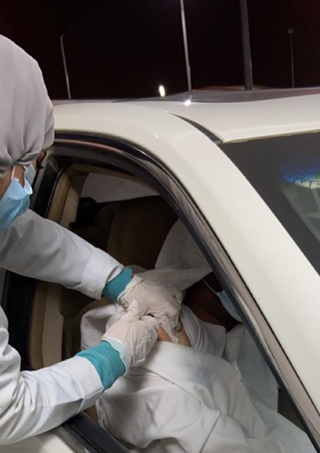 الصحة السعودية تعلن تدشين خدمة التطعيم ضد كورونا داخل السيارة في 4 مناطق