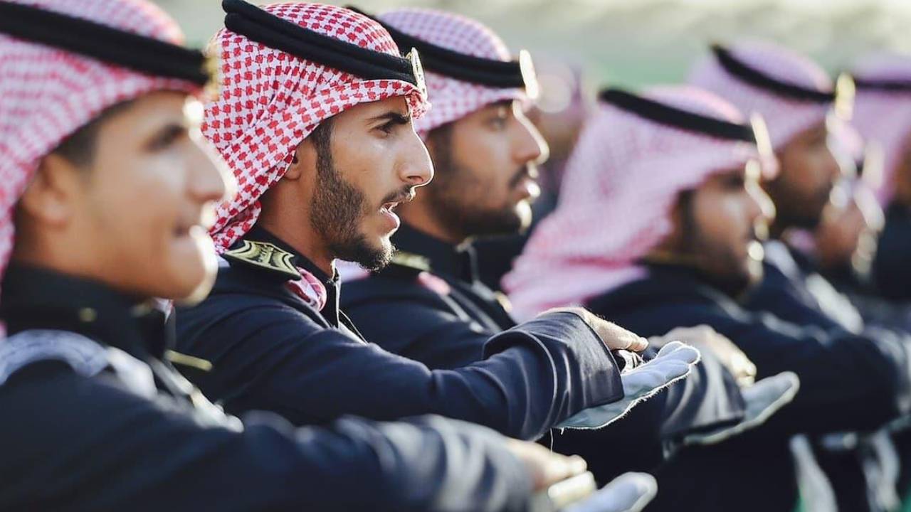 للحاصلين على الثانوية والجامعيين.. شروط التقديم في كلية الملك خالد العسكرية