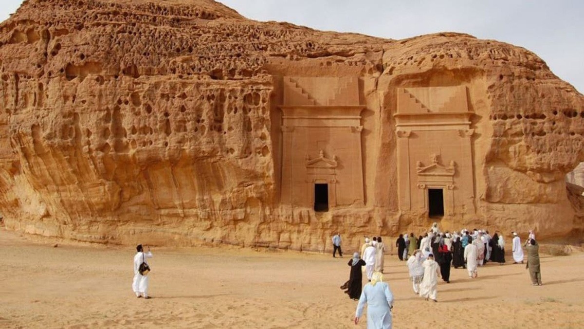 رابط التقديم للحصول على التأشيرة السياحية السعودية