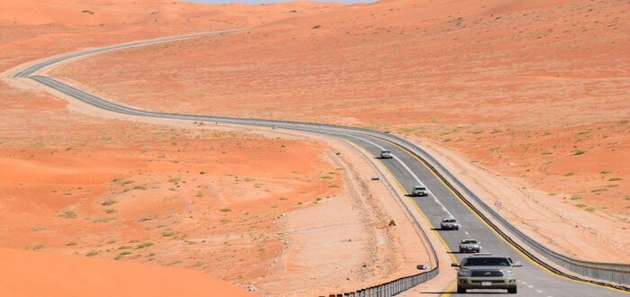 اهم مميزات الطريق الجديد بين عمان والسعودية 2021