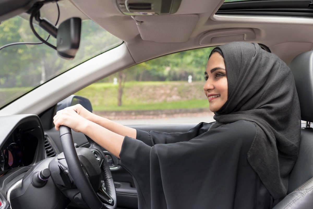 رخصة للنساء تسجيل قيادة رسوم رخصة