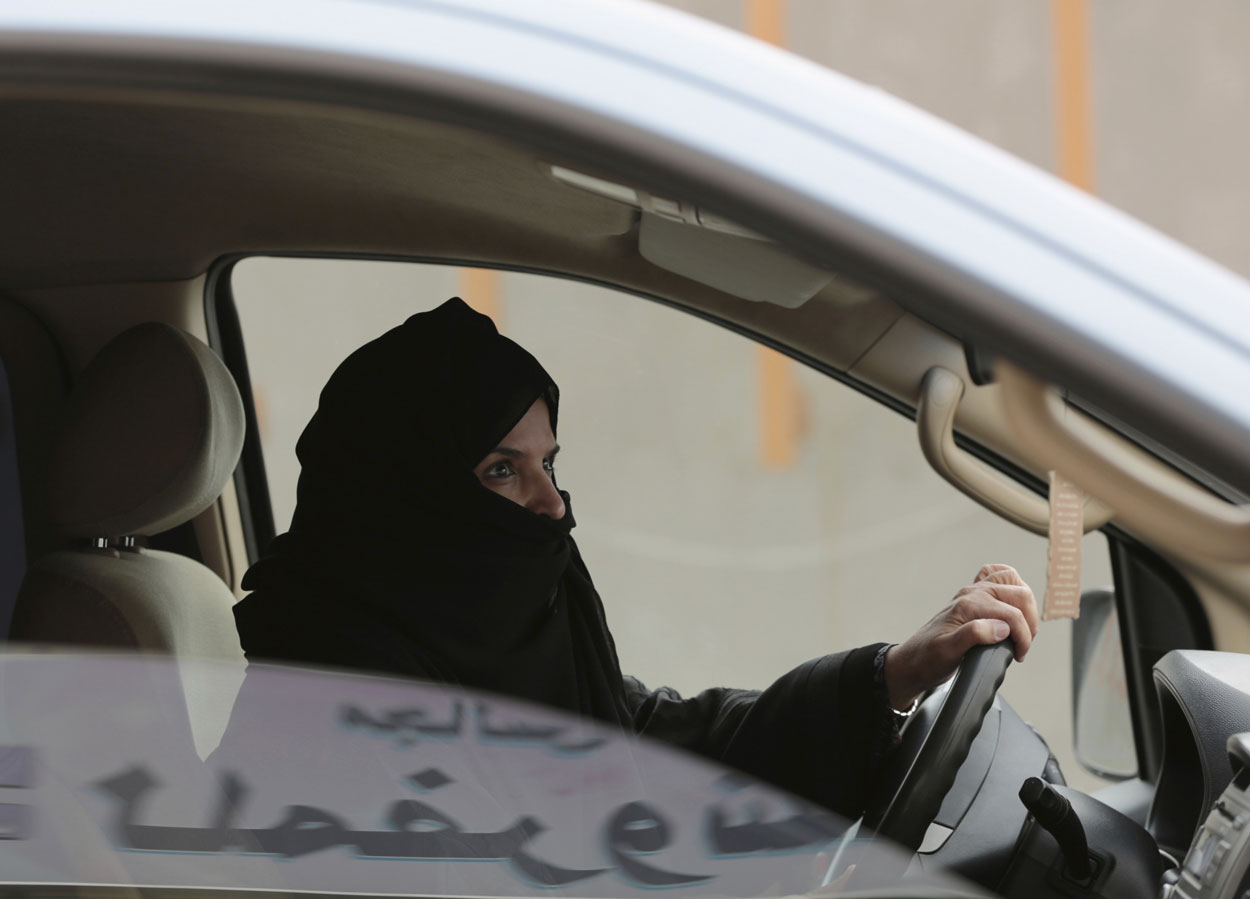 المستندات المطلوبة لاستبدال رخصة قيادة أجنبية بسعودية للنساء