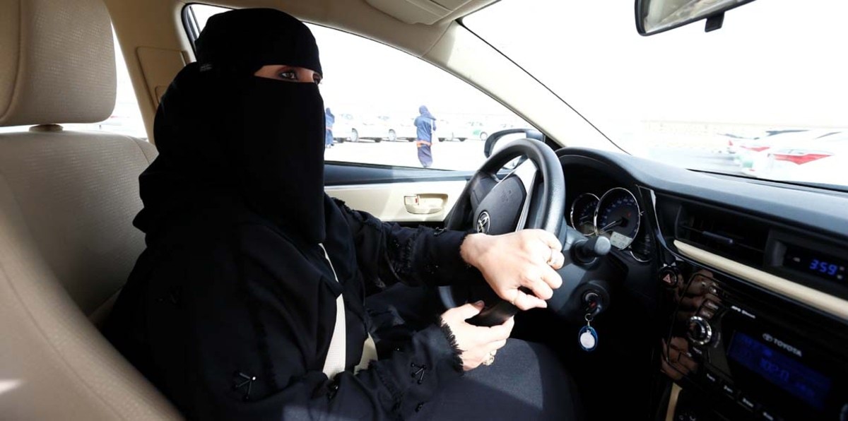 رسوم رخصة قيادة النساء 
