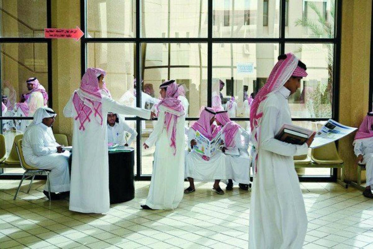 طلاب الجامعات الالتزام بالزي السعودي