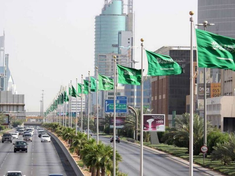 معرفة رسوم تجديد الإقامة للعامل في السعودية 1443 والفئات المعفاة