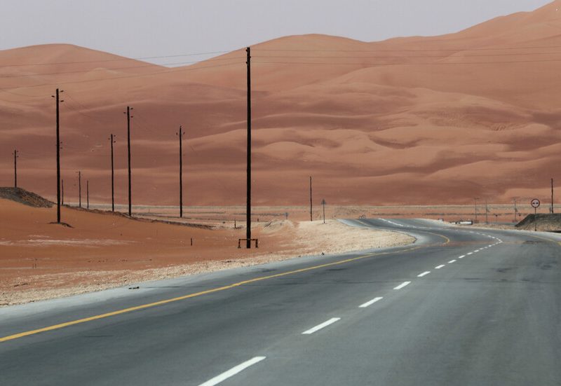 الربع الخالي بين عمان والسعودية.. تعرف علي تفاصيل الطريق ومميزاته