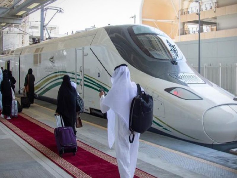 بعد خفض أسعار التذكرة.. إقبال مكثف لاستقلال قطار الحرمين من مكة إلى المدينة