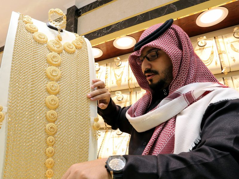 هبوط أسعار الذهب اليوم بالسعودية وعيار 22 مفاجأة من العيار الثقيل للعرسان