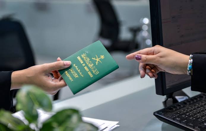 شروط الحصول على جواز السفر الدبلوماسي السعودي.. وهذه مميزاته