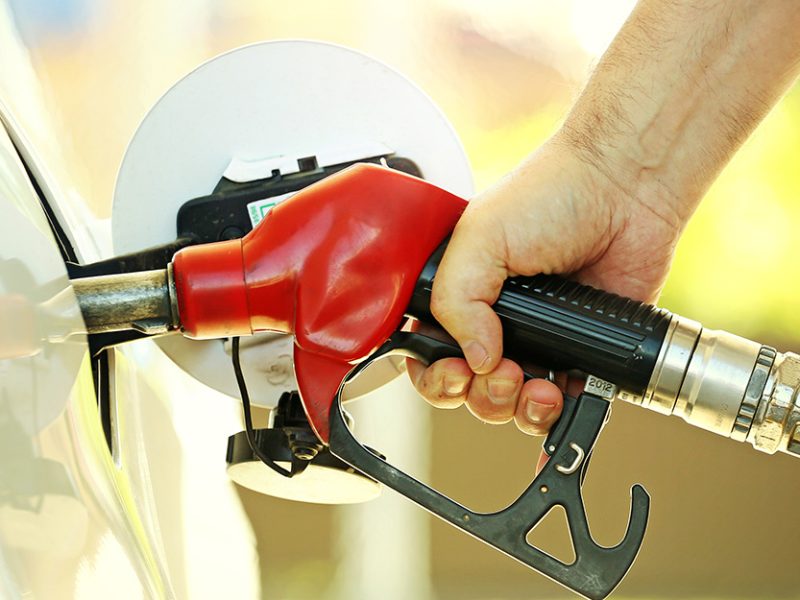 بالتفاصيل.. أسعار البترول في الإمارات لشهر مارس