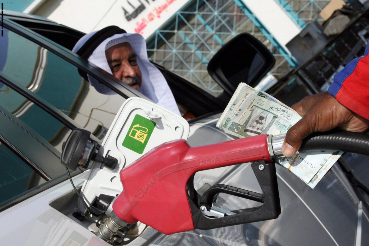 وزير المالية يكشف مفاجأة عن سقف أسعار البنزين إذ تجاوز هذا السعر