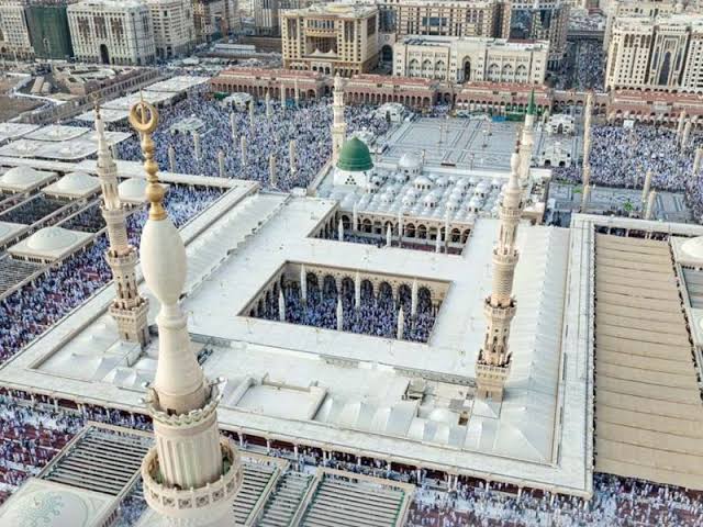 هيئة شؤون الأئمة والمؤذنين تعلن جدول صلاة التراويح والتهجد بالمسجد النبوي رمضان ١٤٤٣