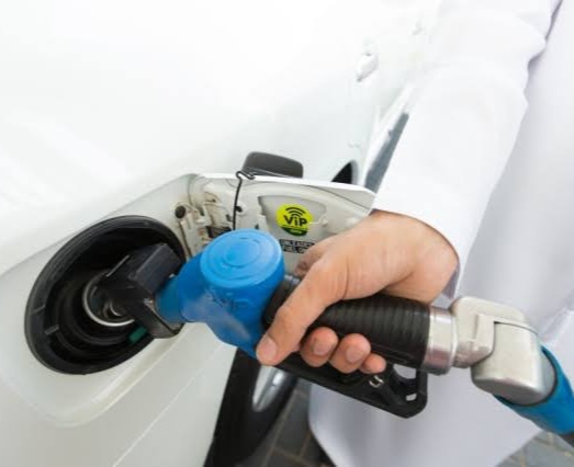 تراجع أسعار الوقود في الإمارات لشهر مايو 2023