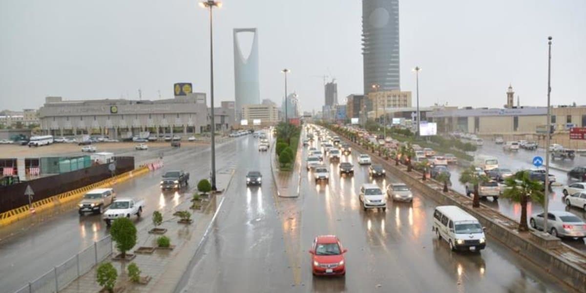عواصف رعدية وسيول وأمطار على 6 مناطق في السعودية بداية من غدًا الثلاثاء