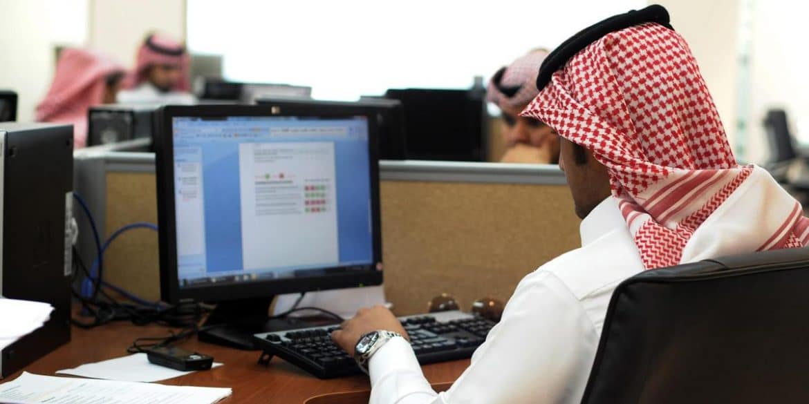 دعوة عاجلة من الشورى لحث الموارد البشرية على تعيين السعوديين في القطاع الخاص بدون خبرة