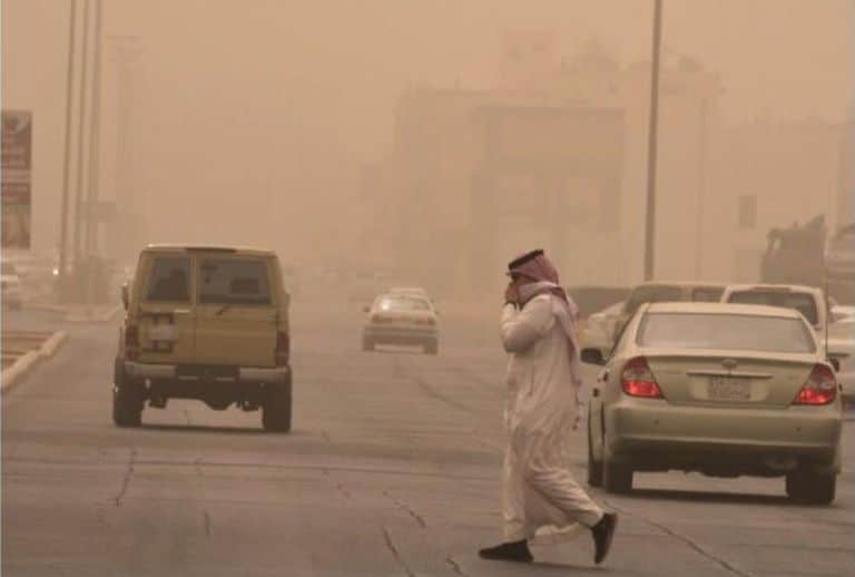 السعودية تتعرض لظواهر جوية غريبة و الأرصاد تحذر