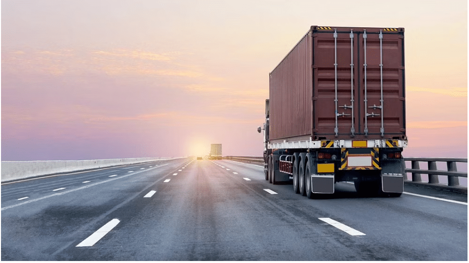 تفاصيل تعديل لائحة نشاط نقل البضائع وتأجير الشاحنات على الطرق البرية وموعد التطبيق