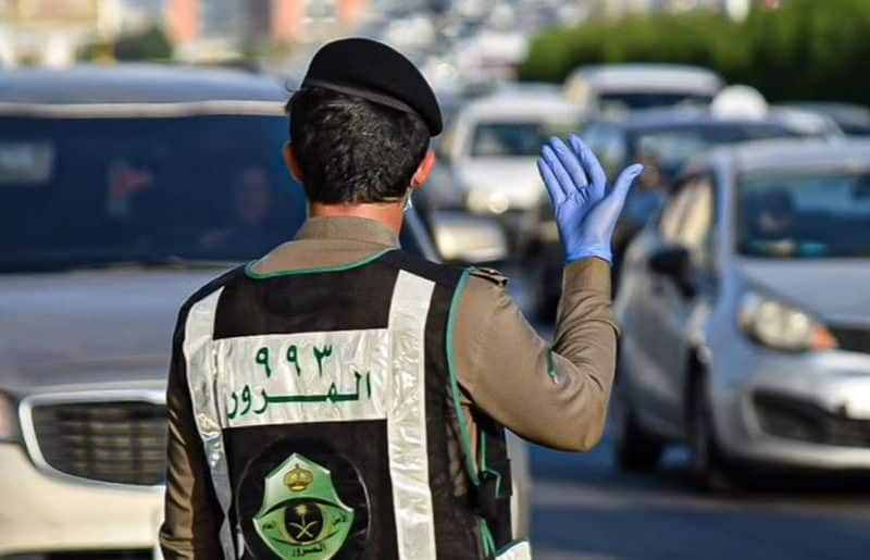 غرامة تصل إلى 10,000 ريال.. المرور السعودي يُحذر المواطنين من هذه المخالفة