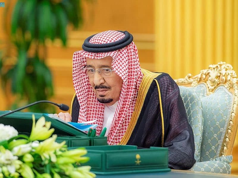 السعودية تجري تعديلات على رسوم تأشيرة الخروج والعودة والإقامة.. وتضاعفها لهذه الفئة