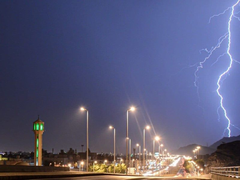 موجة مطرية غزيرة.. الأرصاد تحذر من اضطرابات وتقلبات جديدة وتكشف حالة الطقس في السعودية