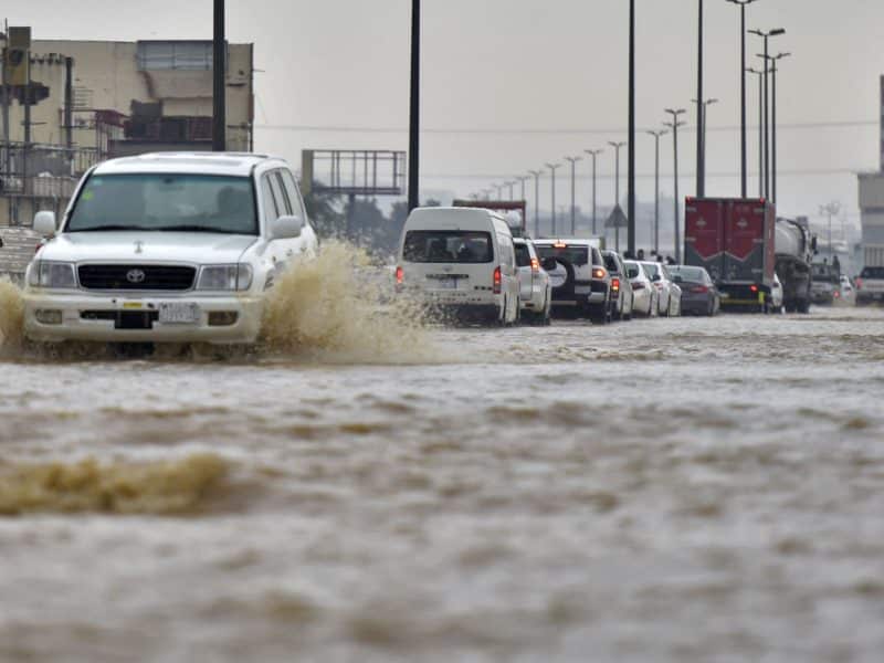 “أمطار متوسطة إلى غزيرة”.. المركز الوطني للأرصاد يحذر من حالة الطقس حتى الخميس القادم