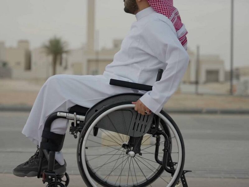غرامة تصل لنصف مليون ريال والسجن عامان لمن يعتدي على ذوي الإعاقة